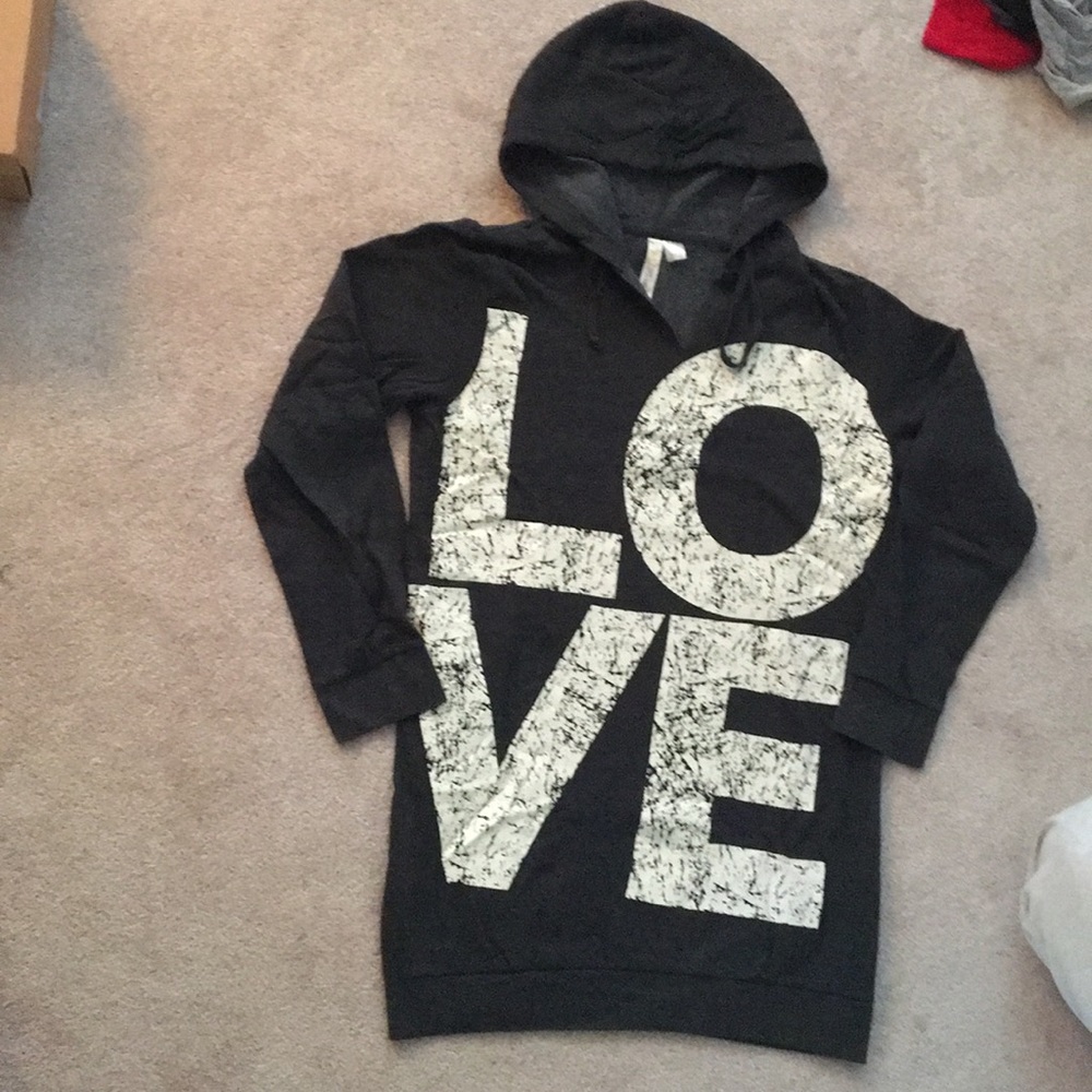 LOVE SWEAT SHIRT
